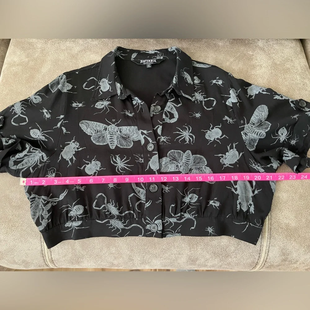 Disturbia Parasite bugs printed cropped button up shirt - Picture 11 of 13